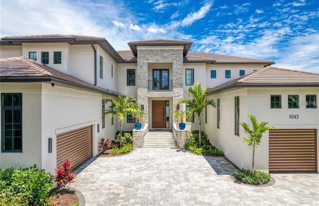 Recently Sold: $9,000,000 (5 beds, 5 baths, 7688 Square Feet)