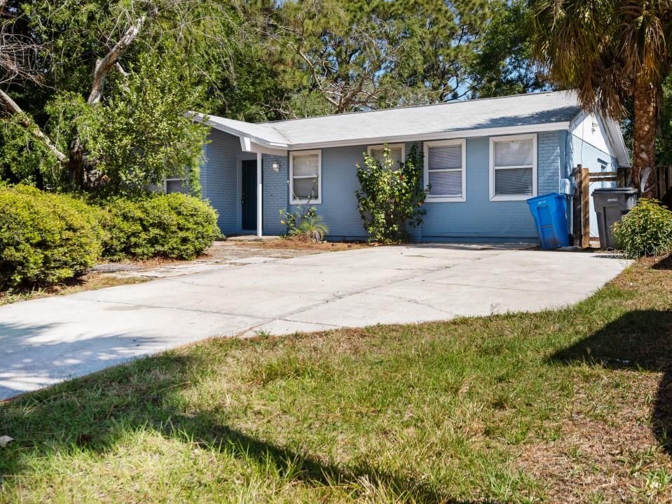 Recently Sold: $374,000 (4 beds, 2 baths, 1810 Square Feet)