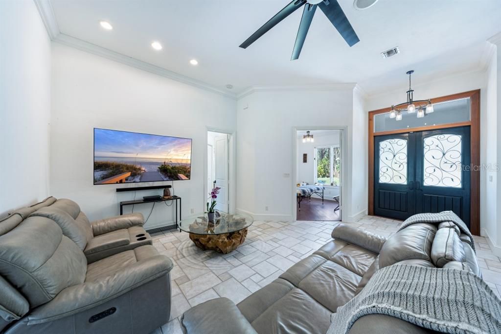 Recently Sold: $815,000 (3 beds, 2 baths, 1964 Square Feet)