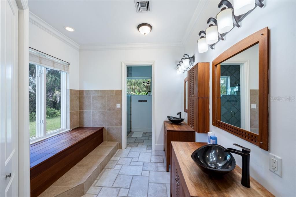 最近售出: $815,000 (3 贝兹, 2 浴室, 1964 平方英尺)
