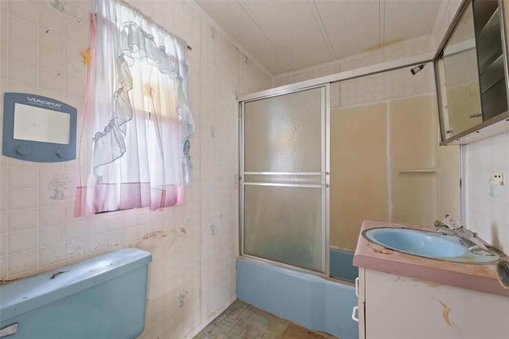 最近售出: $79,900 (3 贝兹, 2 浴室, 994 平方英尺)