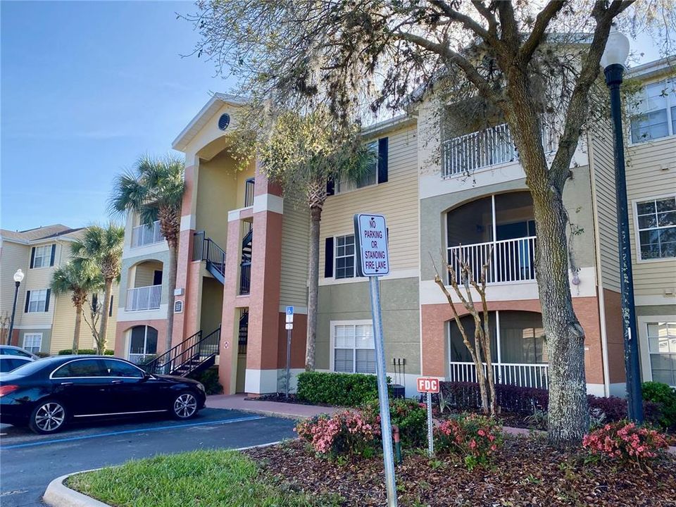 Recently Rented: $1,625 (2 beds, 2 baths, 975 Square Feet)