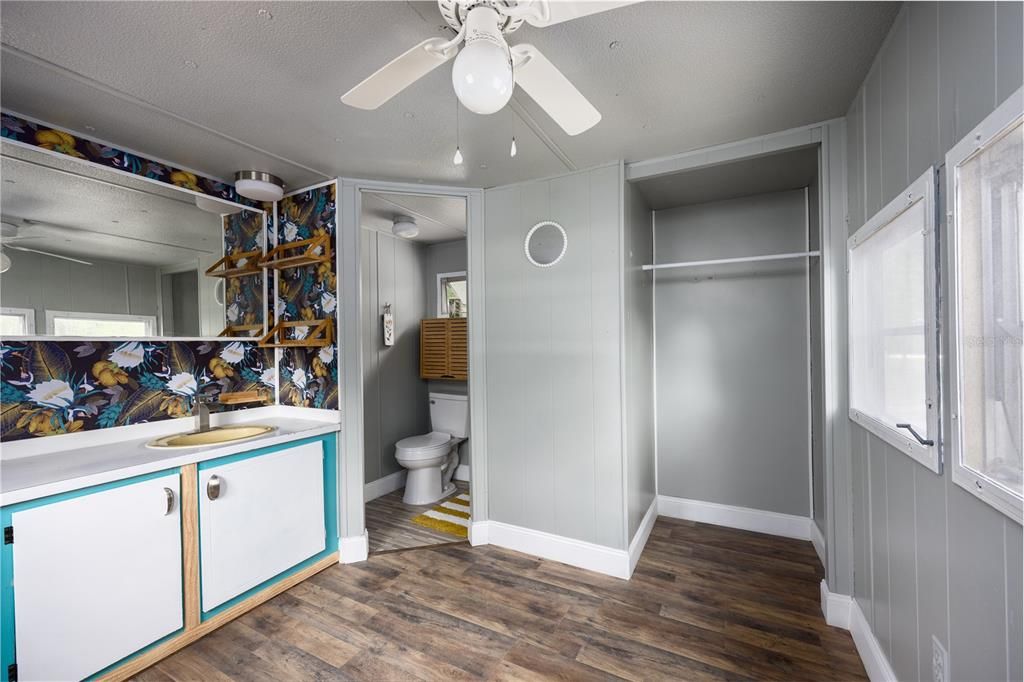 Recently Sold: $100,000 (2 beds, 2 baths, 720 Square Feet)