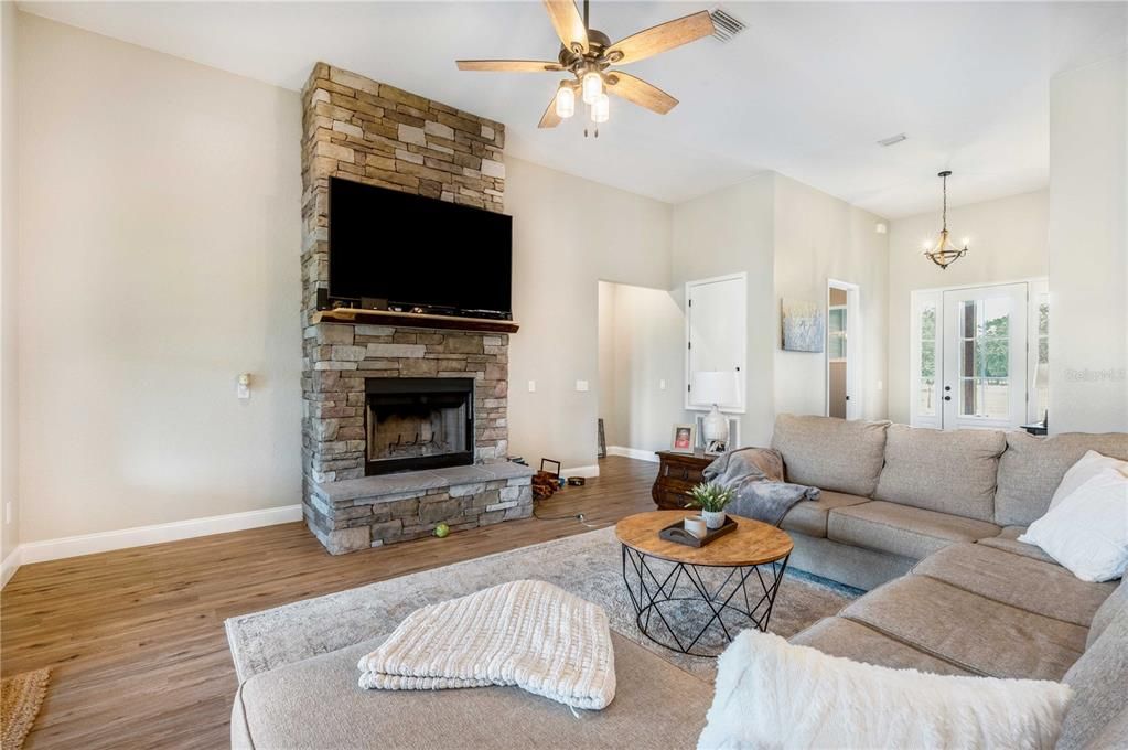 Recently Sold: $987,000 (3 beds, 2 baths, 2713 Square Feet)