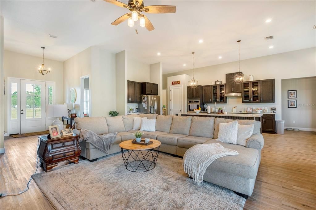 Recently Sold: $987,000 (3 beds, 2 baths, 2713 Square Feet)