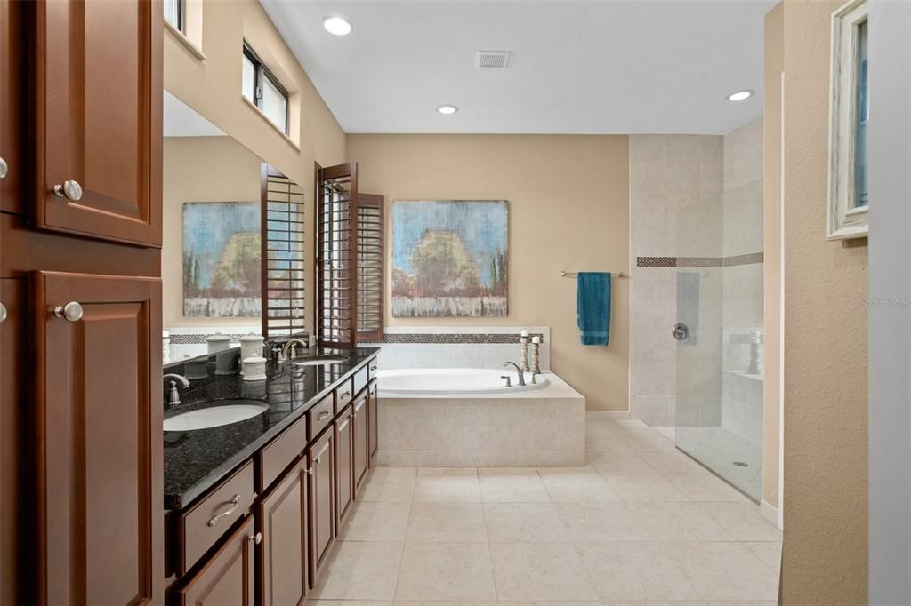 Недавно продано: $1,150,000 (4 спален, 3 ванн, 3742 Квадратных фут)