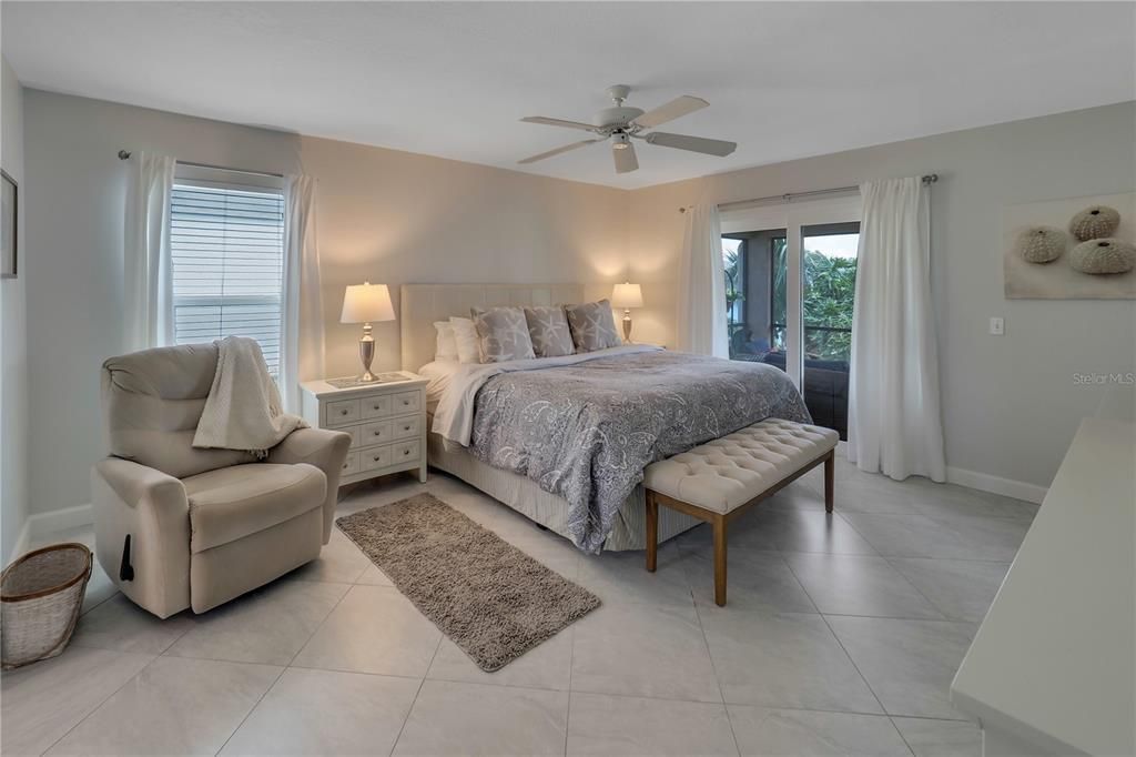 THE MASTER BEDROOM HAS A SLIDING DOOR THAT LEADS TO THE LANAI