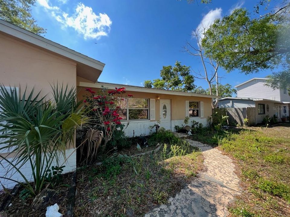 Recently Sold: $285,000 (3 beds, 2 baths, 1358 Square Feet)