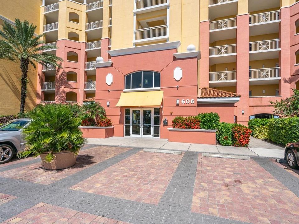 Recently Sold: $525,000 (2 beds, 2 baths, 1696 Square Feet)