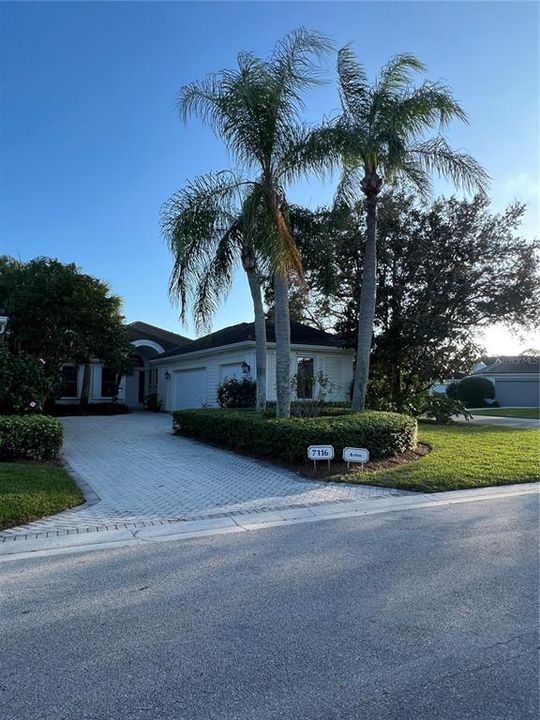 Recently Sold: $1,925,000 (4 beds, 2 baths, 2994 Square Feet)