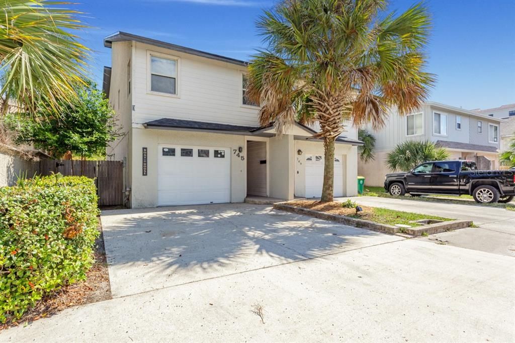 Recently Sold: $735,000 (3 beds, 2 baths, 1570 Square Feet)