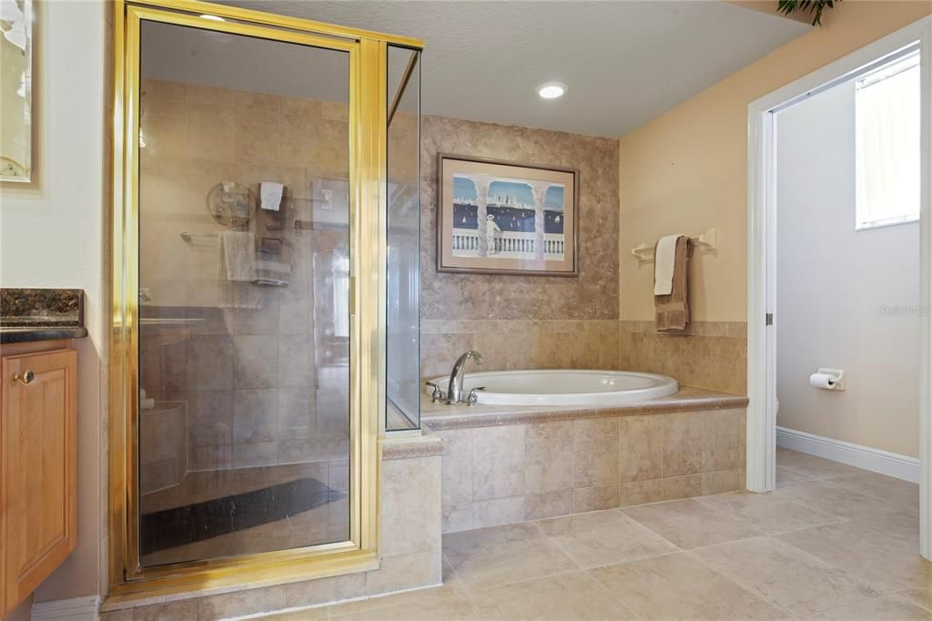 最近售出: $899,900 (4 贝兹, 3 浴室, 2796 平方英尺)