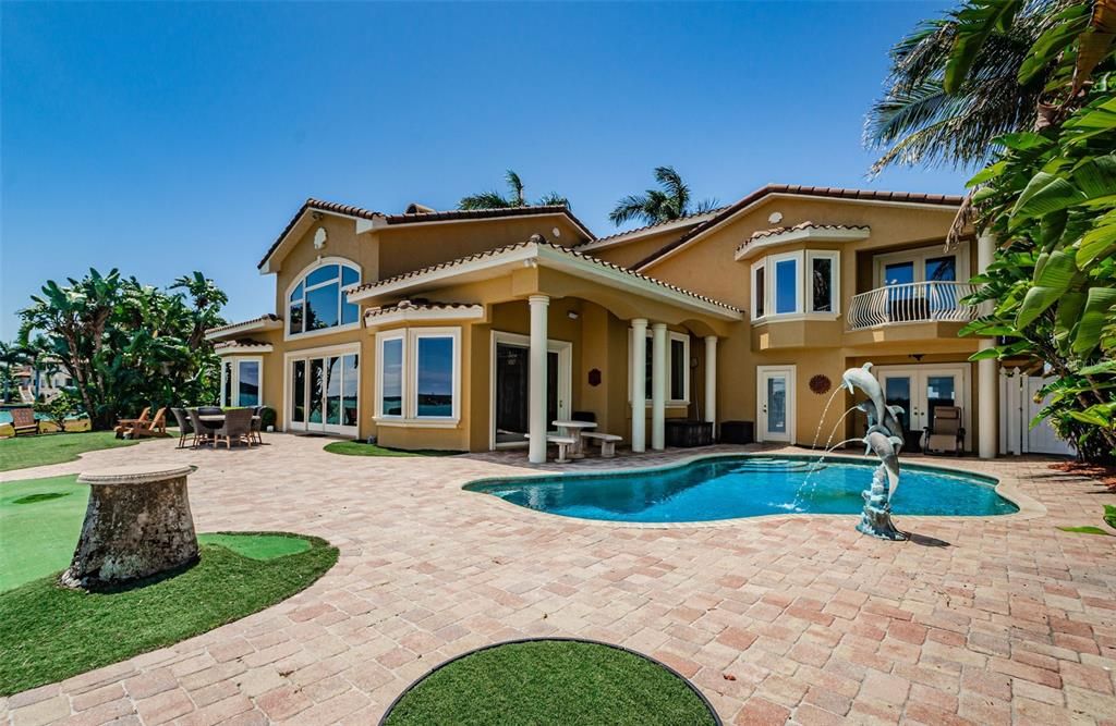Recently Sold: $3,295,000 (4 beds, 3 baths, 4683 Square Feet)