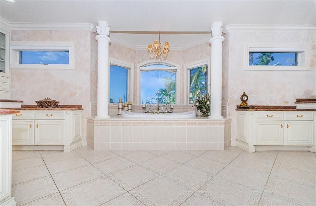Недавно продано: $3,295,000 (4 спален, 3 ванн, 4683 Квадратных фут)