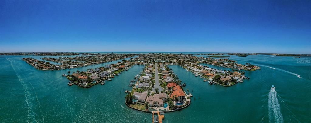 Recently Sold: $3,295,000 (4 beds, 3 baths, 4683 Square Feet)