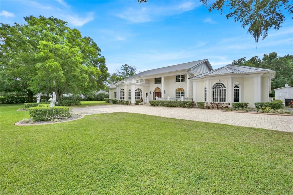 Recently Sold: $1,199,990 (6 beds, 5 baths, 5725 Square Feet)