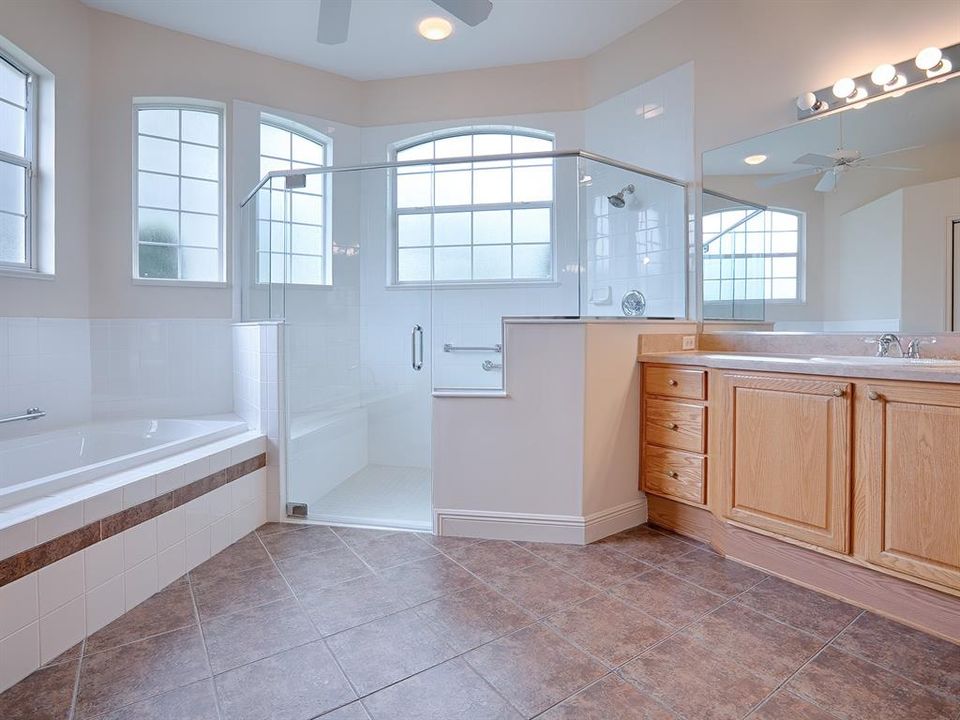 LARGE SOAKING TUB WITH SEPARATE TILED SHOWER AND THE 2ND SINK AND COUNTER.