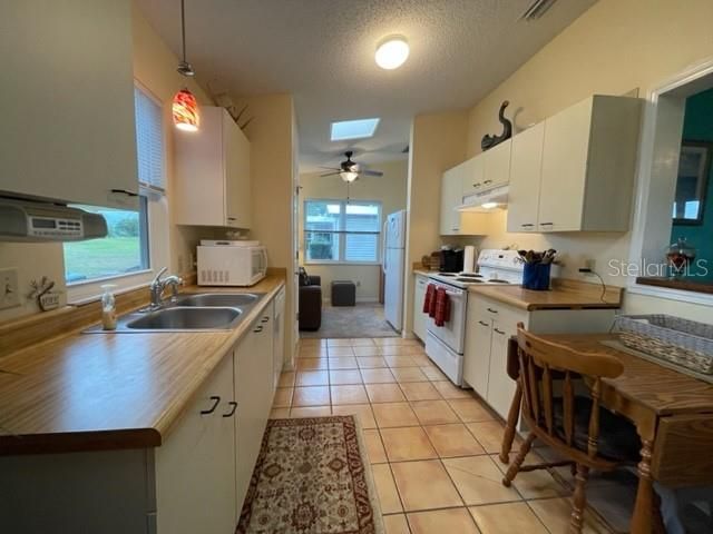 For Rent: $4,000 (2 beds, 2 baths, 1040 Square Feet)