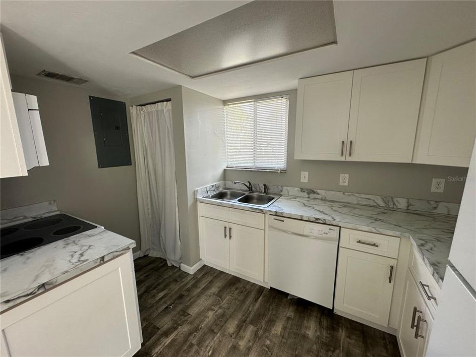 Recently Rented: $1,595 (2 beds, 2 baths, 760 Square Feet)