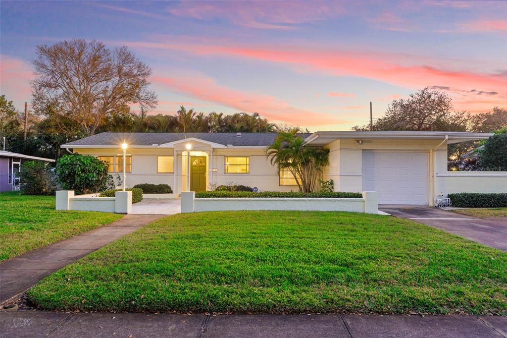 Recently Sold: $825,000 (2 beds, 2 baths, 1557 Square Feet)