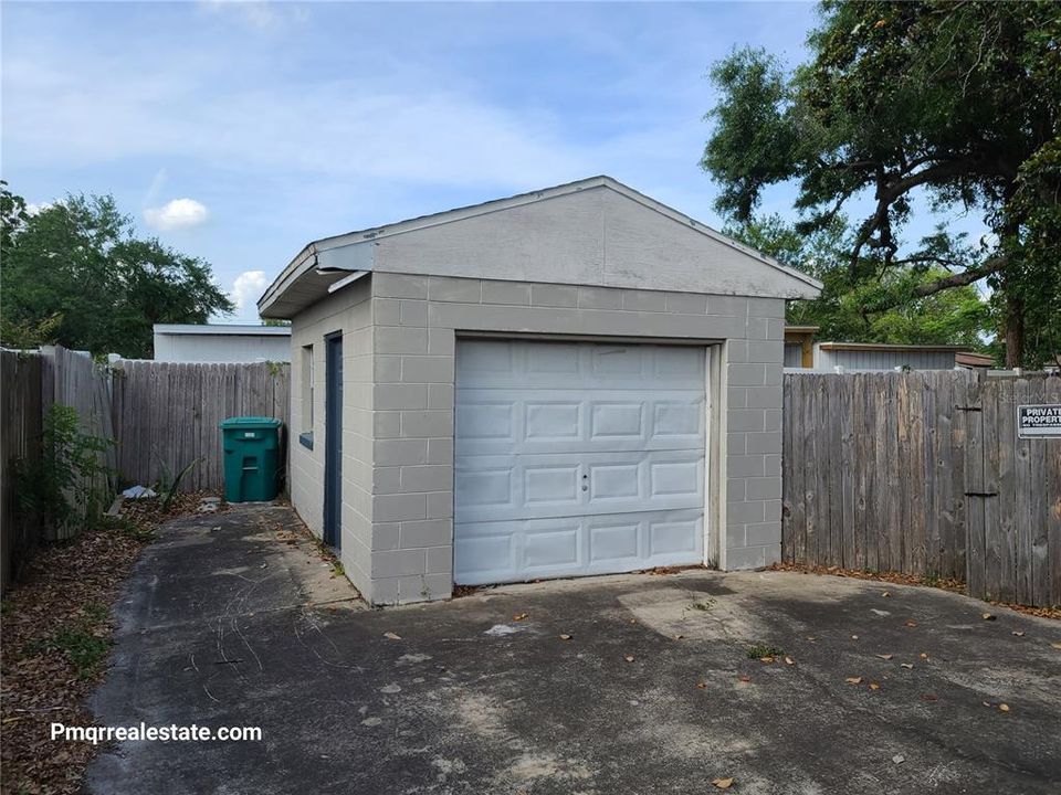 Recently Rented: $2,300 (5 beds, 2 baths, 1900 Square Feet)