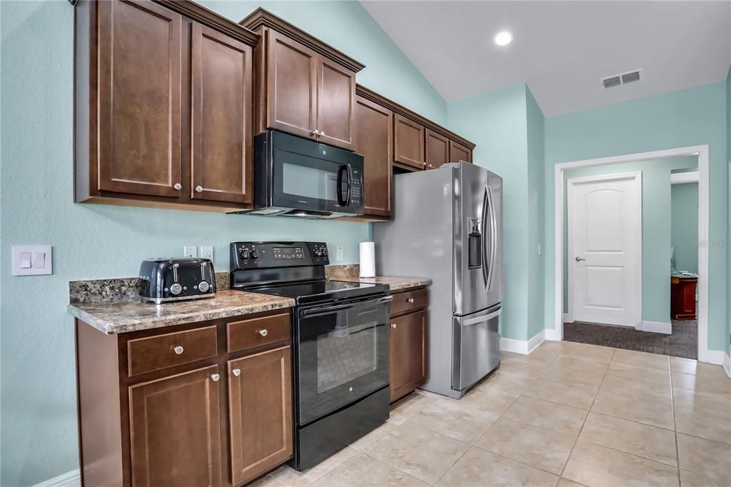 Recently Sold: $355,000 (4 beds, 2 baths, 2546 Square Feet)