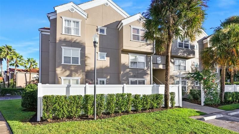 Recently Sold: $168,900 (2 beds, 2 baths, 915 Square Feet)