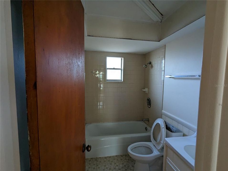 最近售出: $299,000 (4 贝兹, 0 浴室, 1882 平方英尺)
