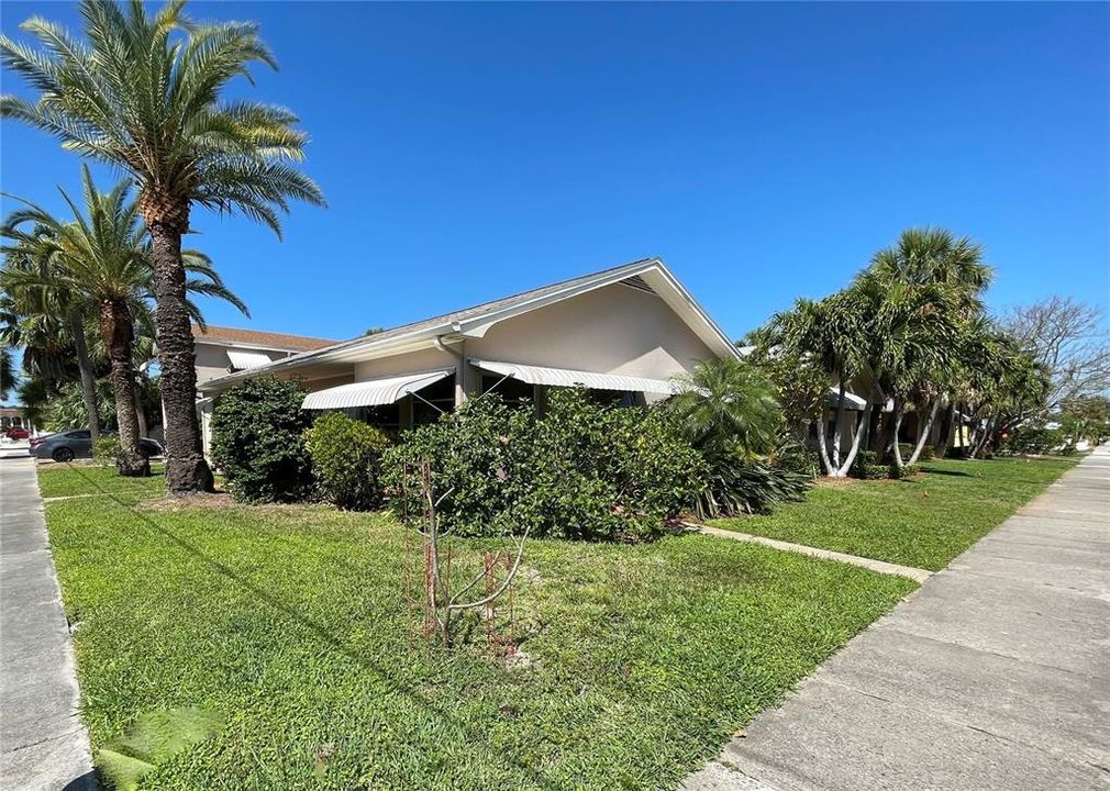 3/2 Home + 1/1 garage apartment is just 1 mile from award winning St Pete Beach & Gulf of Mexico  w view of Intracoastal Waterway from front yard.