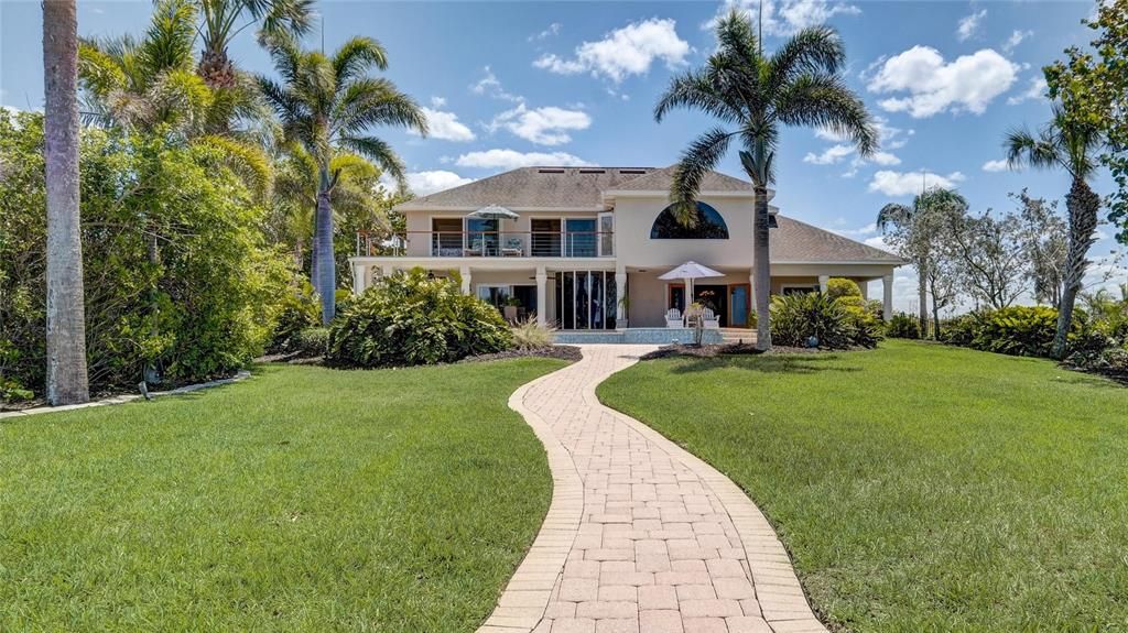 Recently Sold: $2,450,000 (4 beds, 3 baths, 3394 Square Feet)