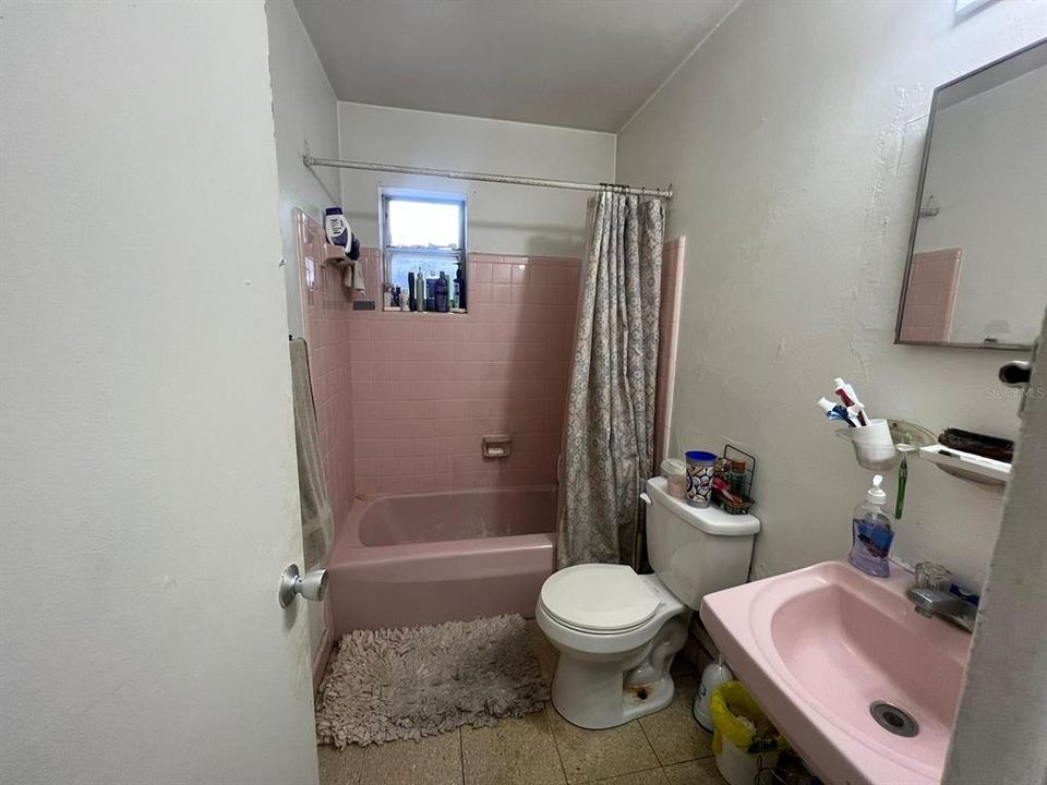 最近售出: $90,000 (1 贝兹, 1 浴室, 585 平方英尺)