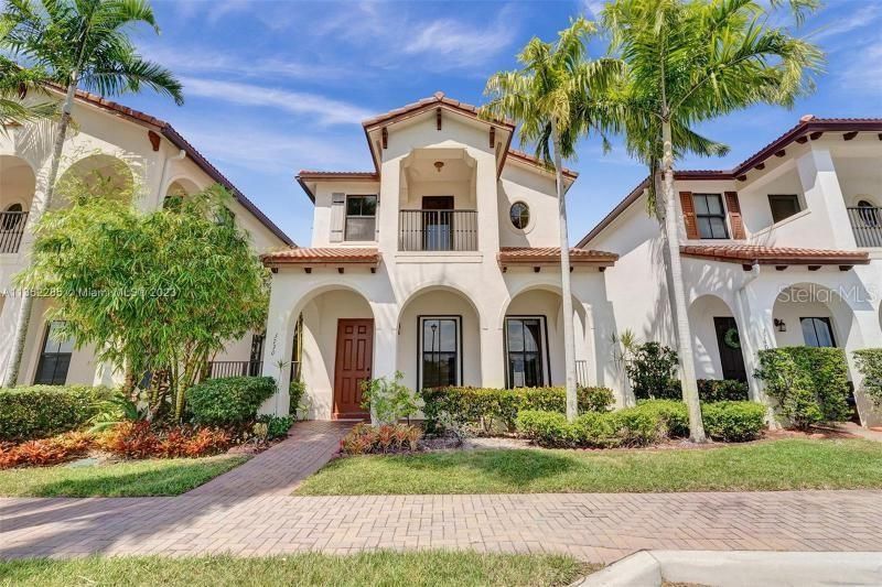 Recently Sold: $689,000 (3 beds, 2 baths, 2051 Square Feet)