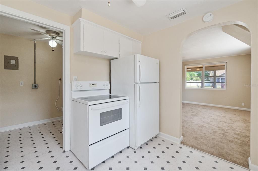 Recently Rented: $1,695 (2 beds, 1 baths, 956 Square Feet)