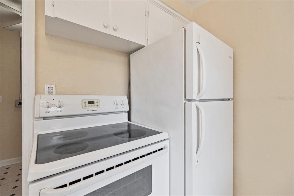 Recently Rented: $1,695 (2 beds, 1 baths, 956 Square Feet)