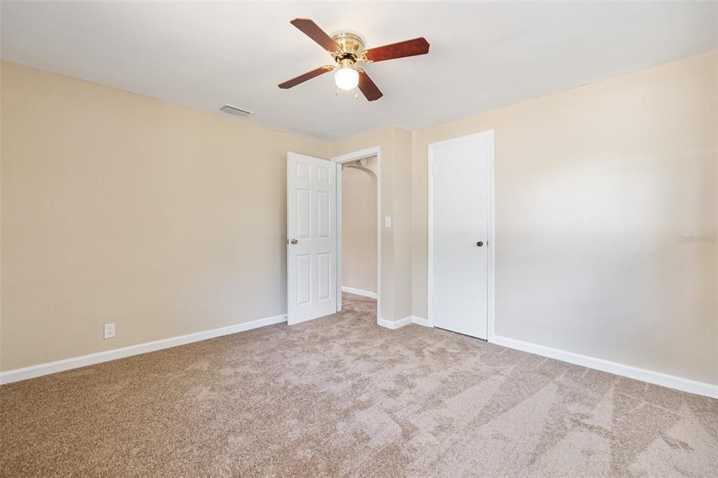 Recently Rented: $1,695 (2 beds, 1 baths, 956 Square Feet)