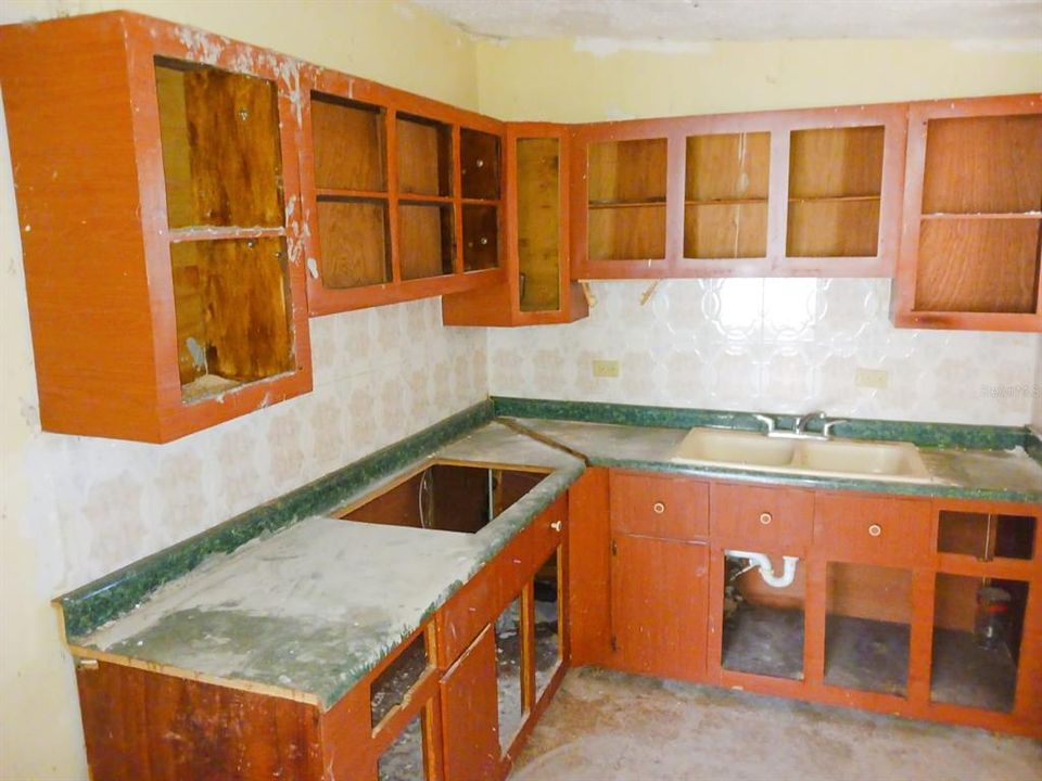 Vendido Recientemente: $35,000 (2 camas, 2 baños, 1031 Pies cuadrados)