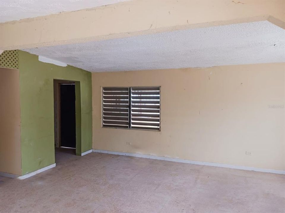 Vendido Recientemente: $35,000 (2 camas, 2 baños, 1031 Pies cuadrados)