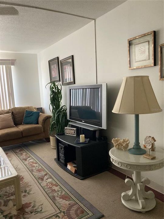 Recently Sold: $159,900 (1 beds, 1 baths, 726 Square Feet)
