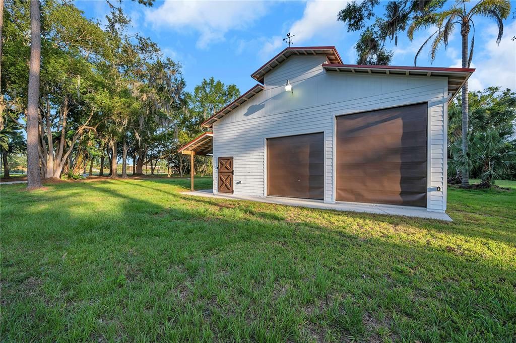 Barn building which can make great space for extra recreational vehicles, storage or workshop.