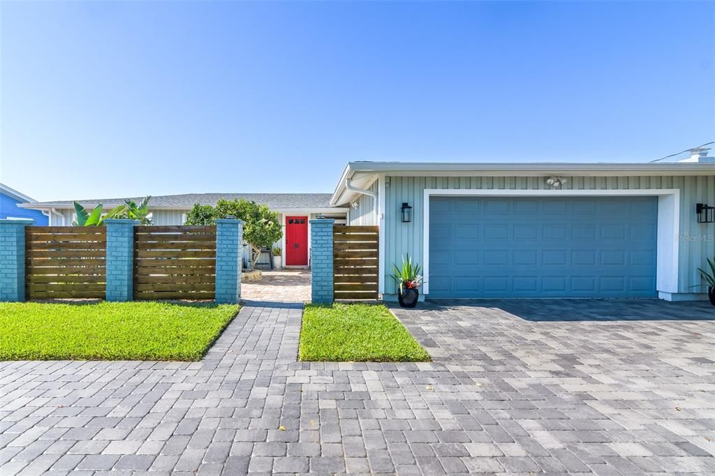 Recently Sold: $685,000 (3 beds, 2 baths, 1560 Square Feet)