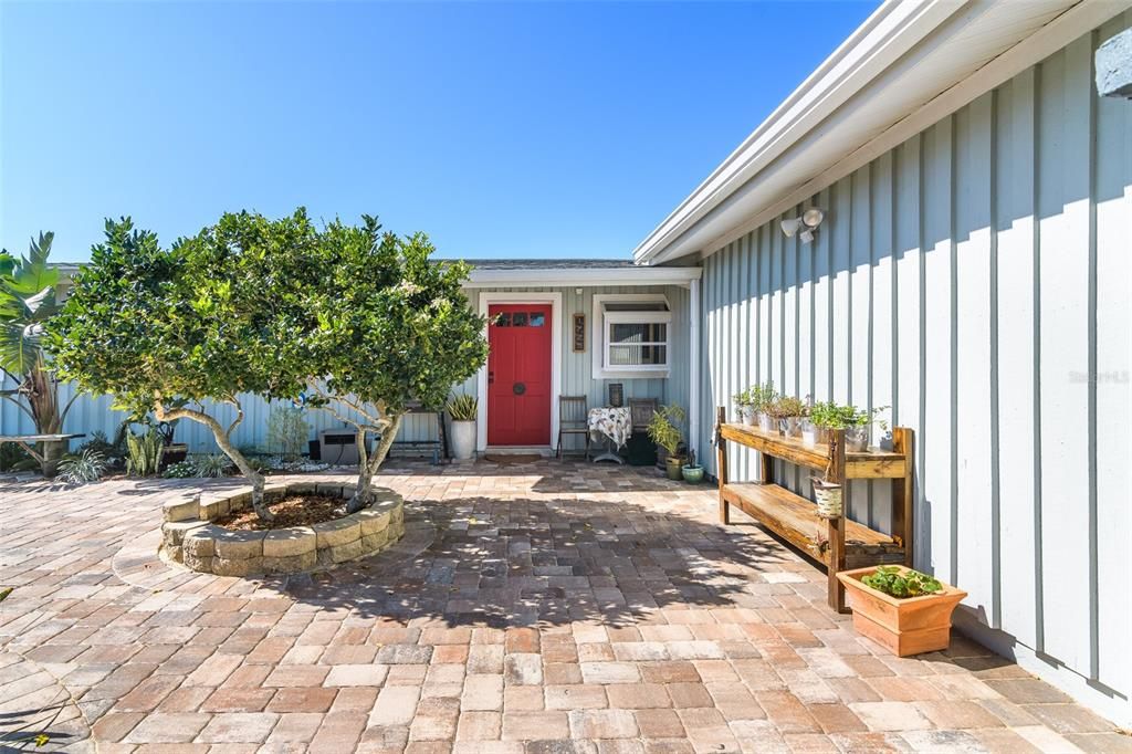 Recently Sold: $685,000 (3 beds, 2 baths, 1560 Square Feet)