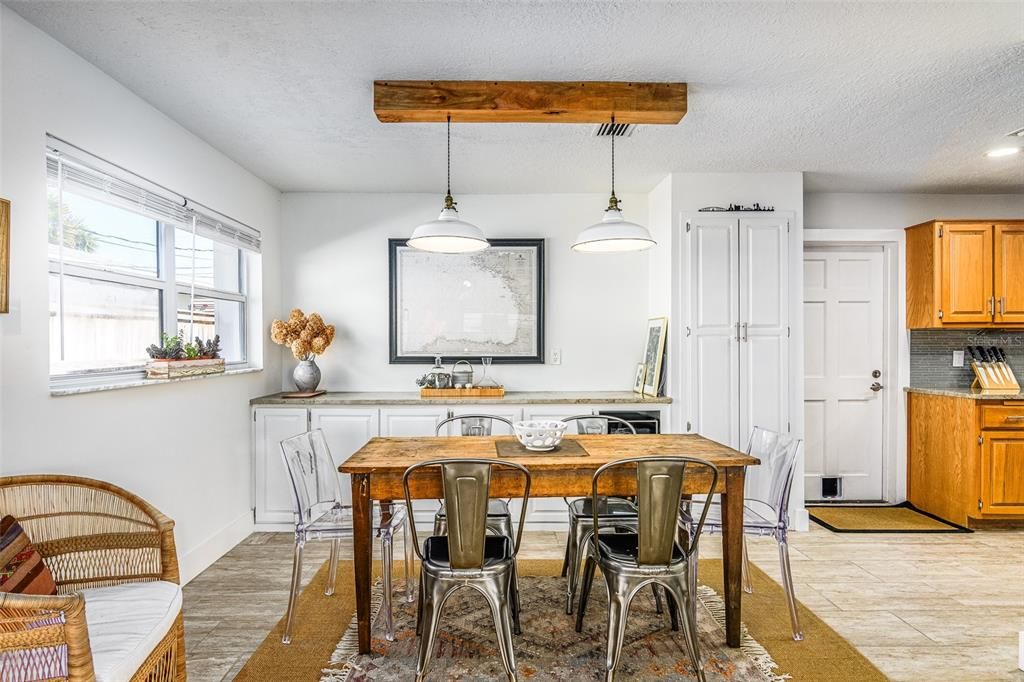 Recently Sold: $685,000 (3 beds, 2 baths, 1560 Square Feet)