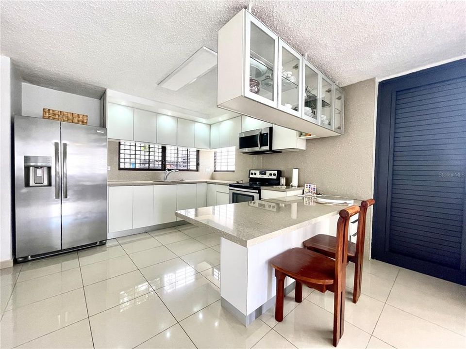 Vendido Recientemente: $685,000 (5 camas, 4 baños, 3000 Pies cuadrados)