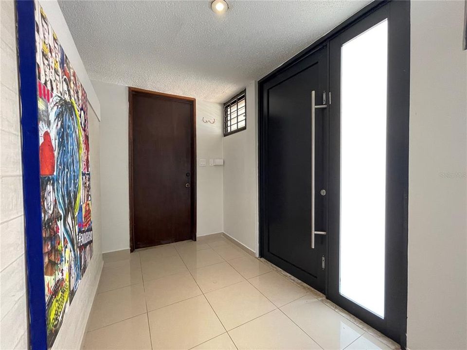 Vendido Recientemente: $685,000 (5 camas, 4 baños, 3000 Pies cuadrados)