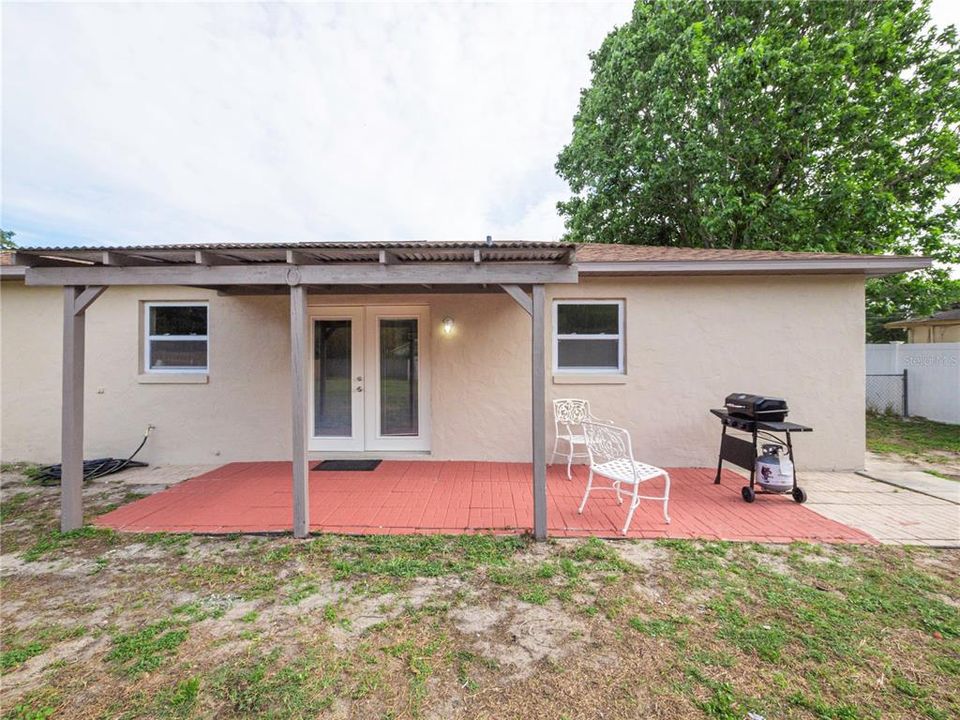 Recently Sold: $249,900 (4 beds, 1 baths, 1364 Square Feet)