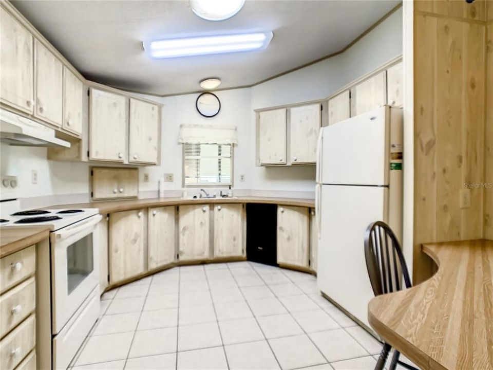 For Sale: $154,900 (2 beds, 2 baths, 912 Square Feet)