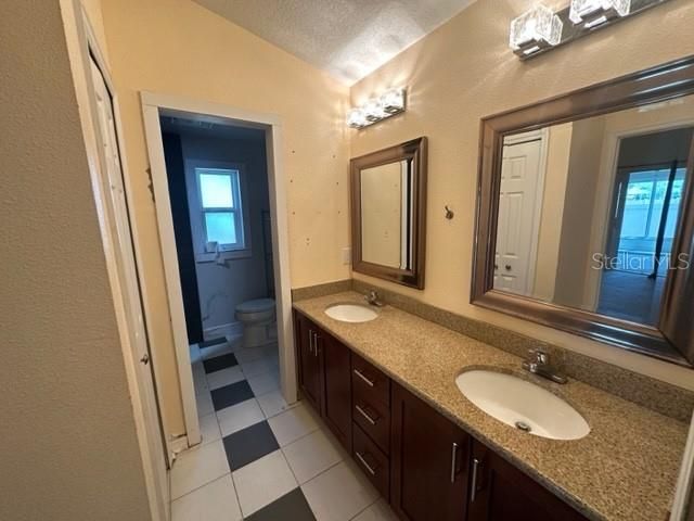Master Bathroom with Dual Sinks!