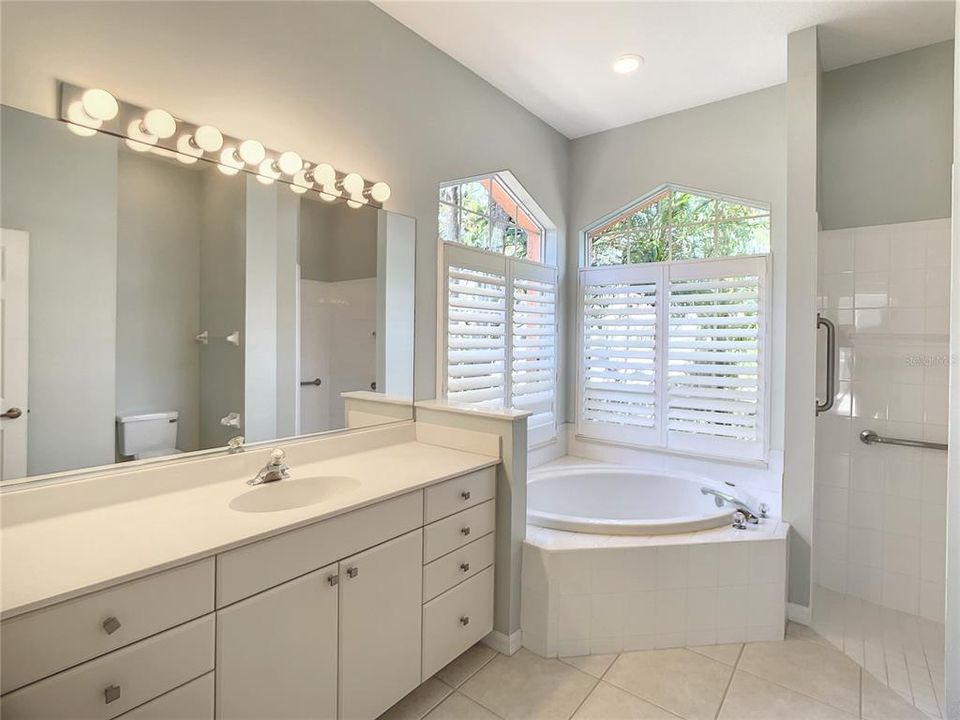 Recently Sold: $700,000 (2 beds, 2 baths, 1710 Square Feet)