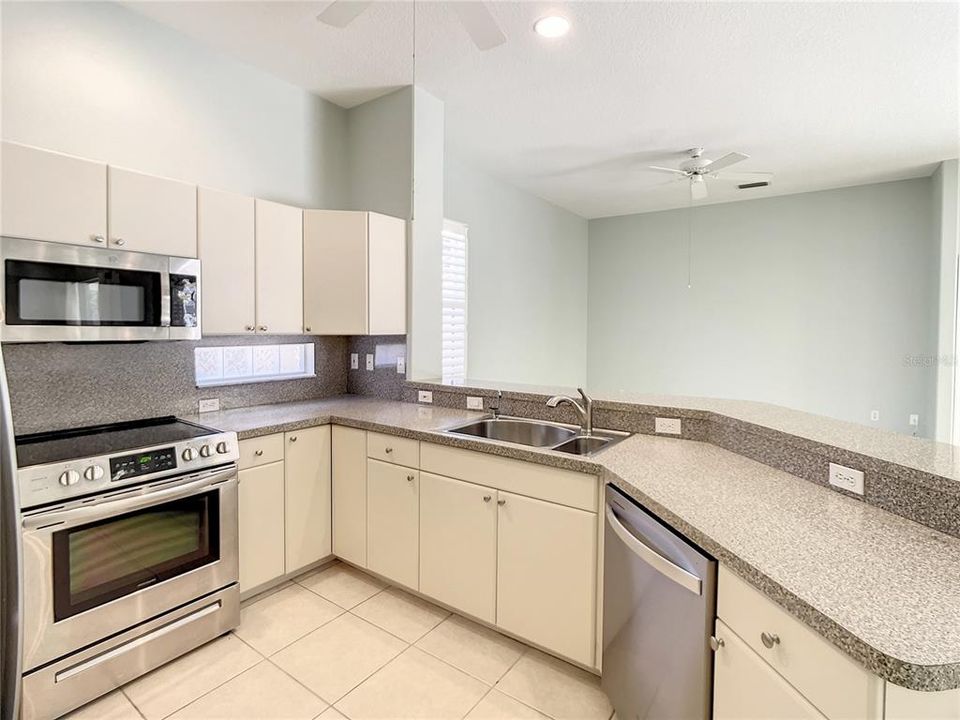 Recently Sold: $700,000 (2 beds, 2 baths, 1710 Square Feet)