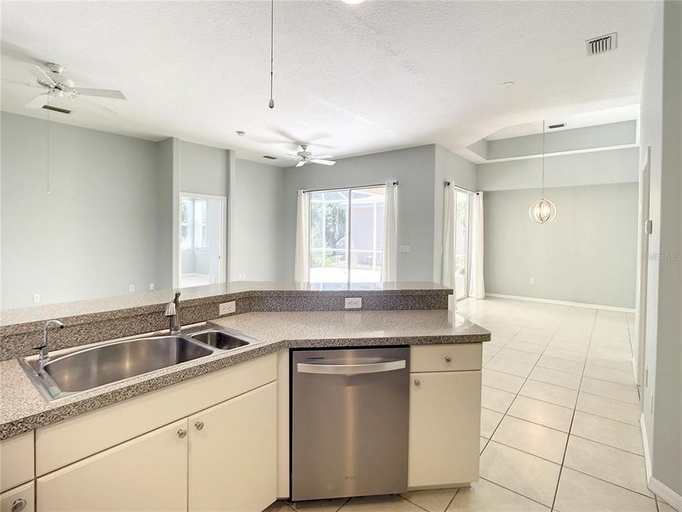 Recently Sold: $700,000 (2 beds, 2 baths, 1710 Square Feet)